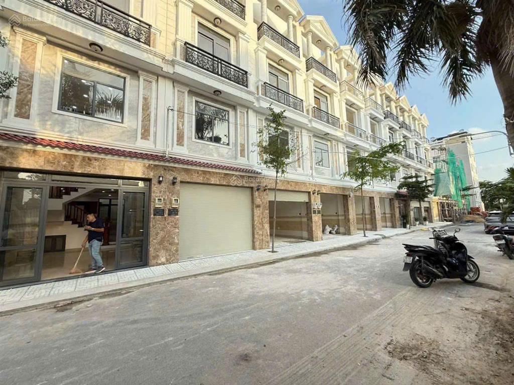Chính góc chủ cần bán căn nhà phố trong khu đồng bộ