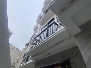 Nhà đẹp  thoáng  thang máy  cạnh hồ tây sống sướng