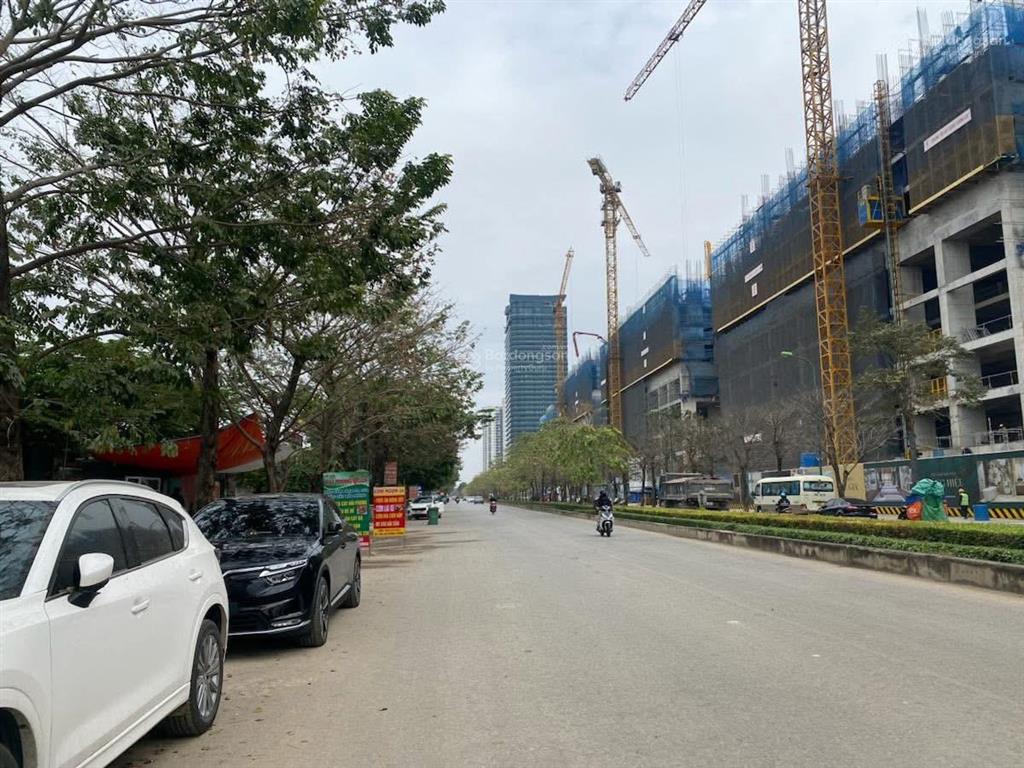 Nhà dân xây 3 tầngtây hồ60mmt4,8mhơn 11 tyôtô 2,5 tấn đi qua ,vào nhà80m ra đường 40m