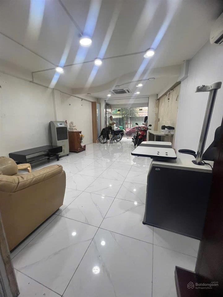 Cho thuê tầng trệt nhà mặt tiền trần bình trọng, q5