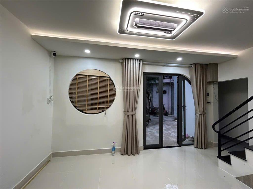 Bán nhà 2 tầng sổ hồng hoàn công giá chỉ 2tỷ9  hẻm thống nhất, nha trang