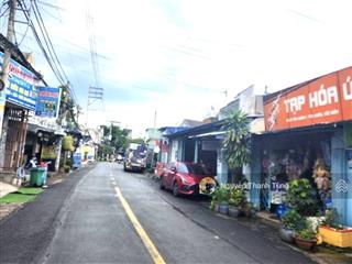 Gấp bán  dãy phòng trọ mặt tiền đường tân xuân, dt 300m2 (10 x 30), nở hậu 11m, gần chợ hóc môn.