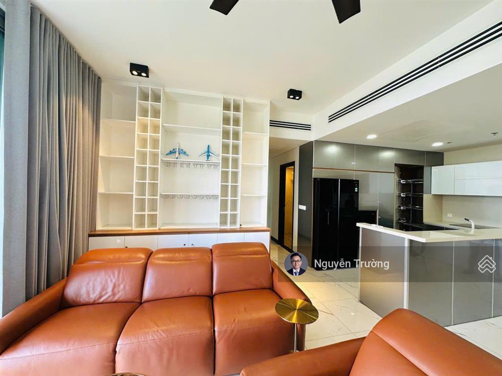 Chủ nhà thiện chí bán căn 3pn view sông quận 1 và cầu đi bộ, tặng kèm suất đậu oto cho khách mua