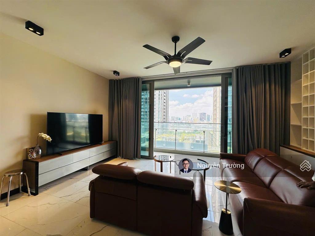 Chủ nhà thiện chí bán căn 3pn view sông quận 1 và cầu đi bộ, tặng kèm suất đậu oto cho khách mua