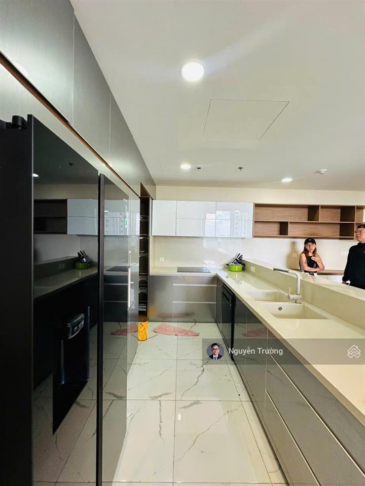 Chủ nhà thiện chí bán căn 3pn view sông quận 1 và cầu đi bộ, tặng kèm suất đậu oto cho khách mua