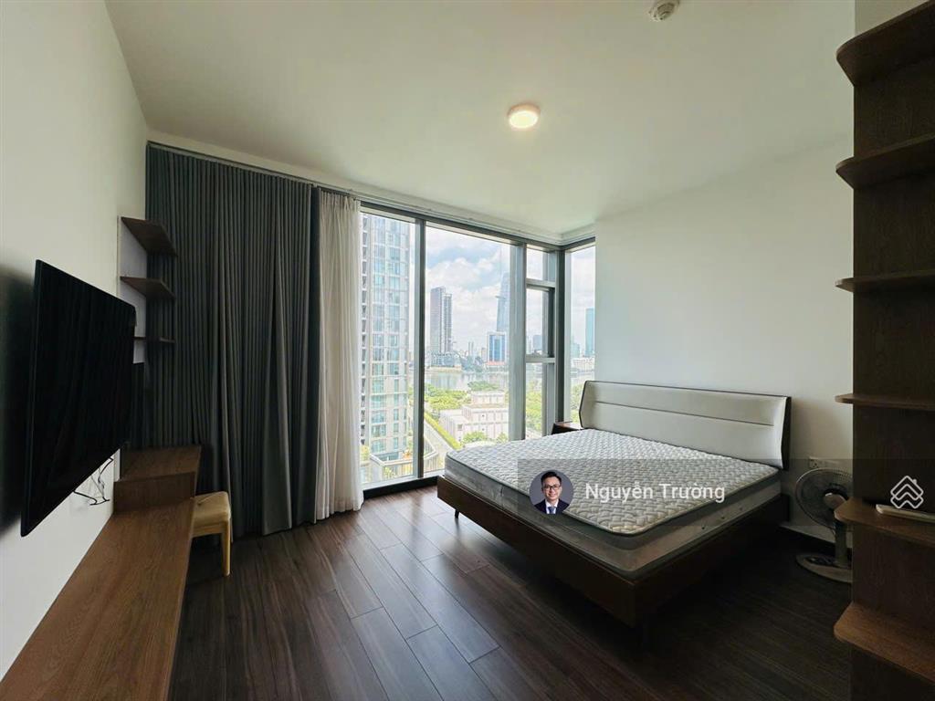 Chủ nhà thiện chí bán căn 3pn view sông quận 1 và cầu đi bộ, tặng kèm suất đậu oto cho khách mua