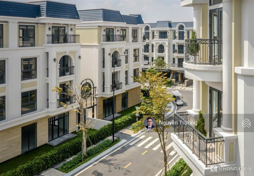 Bán gấp nhà phố the classia trục a hot nhất. nhà đã làm xong nội thất mới và có sẵn thang máy