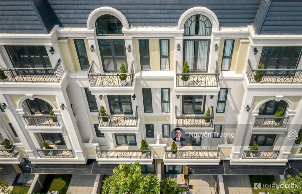 Bán gấp nhà phố the classia trục a hot nhất. nhà đã làm xong nội thất mới và có sẵn thang máy