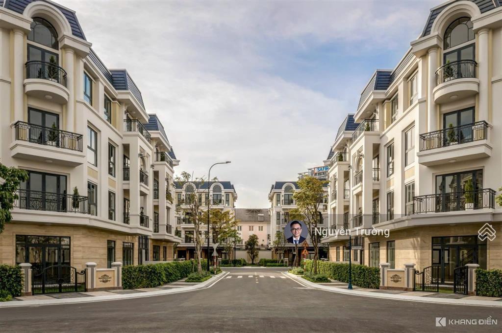 Bán gấp nhà phố the classia trục a hot nhất. nhà đã làm xong nội thất mới và có sẵn thang máy