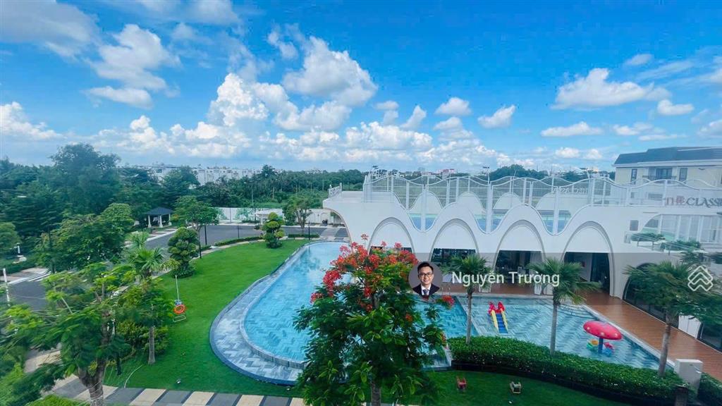 Bán gấp nhà phố the classia trục a hot nhất. nhà đã làm xong nội thất mới và có sẵn thang máy