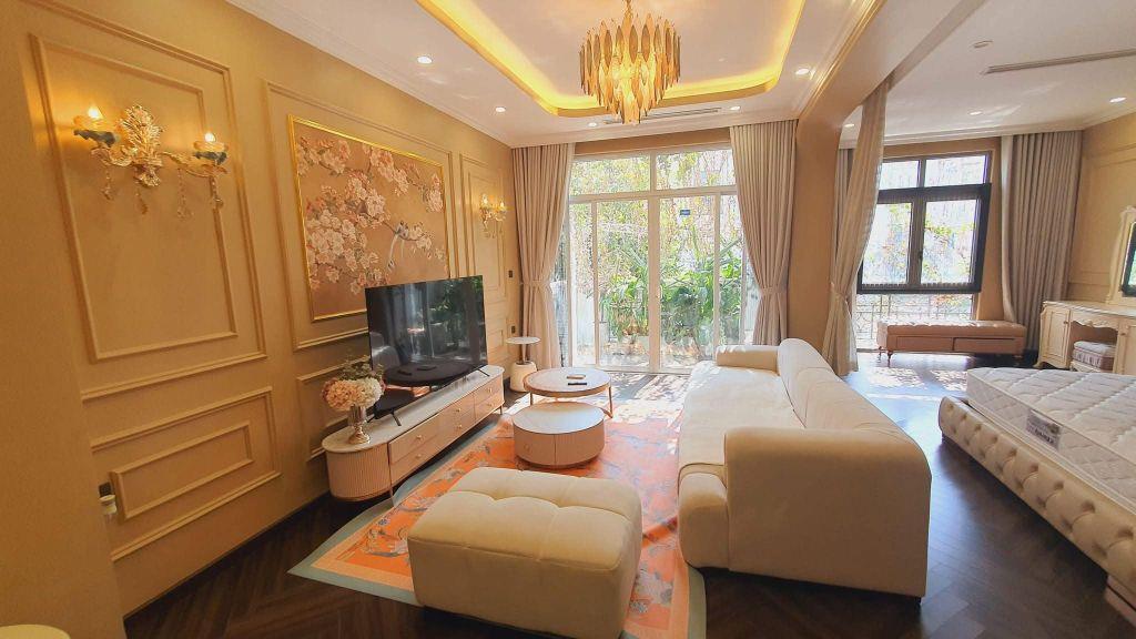 Bán Biệt Thự 420m2 MT18m, Vinhomes Riverside, Đẳng Cấp An Cư, Cuộc Sống Thượng Lưu 124 Tỷ
