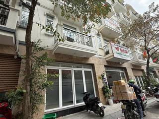 Cho thuê nhà riêng ngõ 172 phú diễn 55m2 6 tầng thang máy , thông sàn 26 triệu