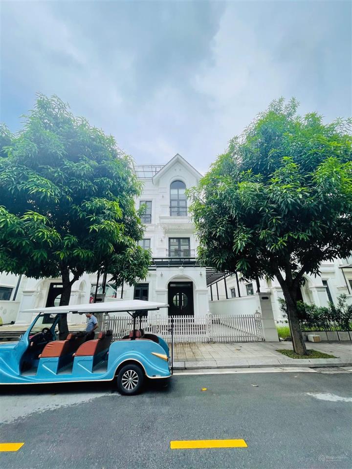 Bán biệt thự song lập hải âu ocp1, gia lâm hà nội
diện tích 170m2
địa điểm gần vincom, trường họ