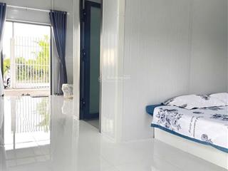 500m2 có nhà cấp 4 sẵn điện nước đầy đủ trồng nhiều cây ăn trái xung quanh vườn đẹp