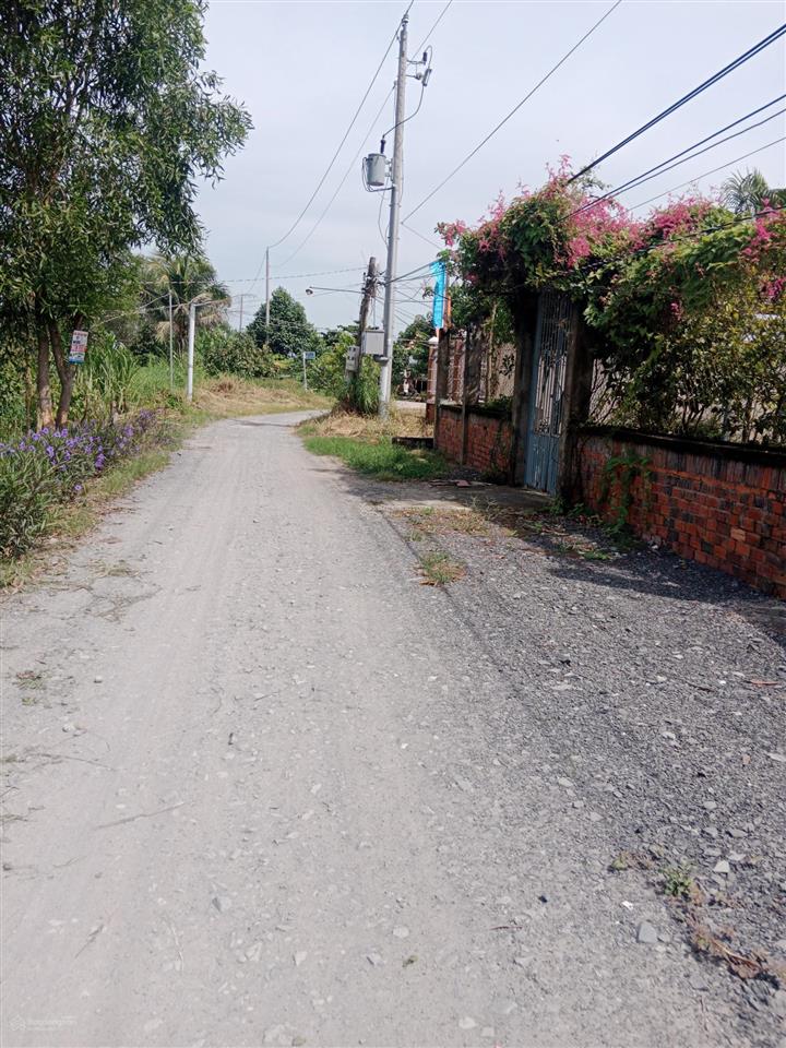 Đất thổ view kênh ngay trung tâm xã gần bên khu dân cư hiện hữu mua ở quá rẻ