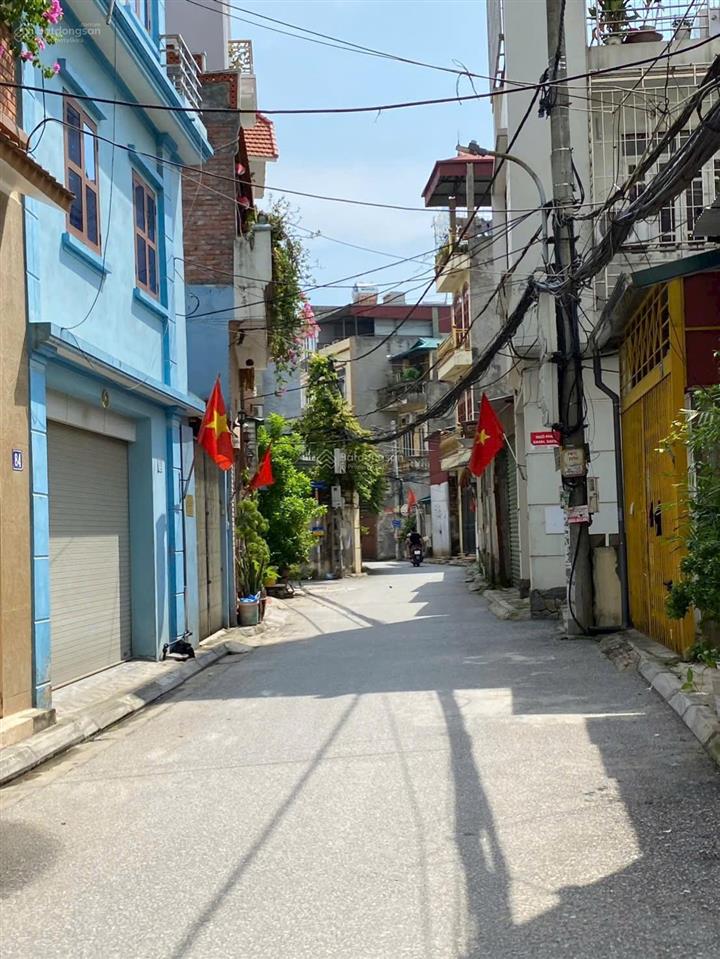 Bán đất phúc đồng  gần 100m2  rẻ nhất  ngõ thông  xe 16 chỗ vào đất