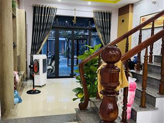Chủ gởi bán nhà 2 tầng đường 5,5m hoàng minh giám  hòa xuân  hướng nam , vị trí đẹp.