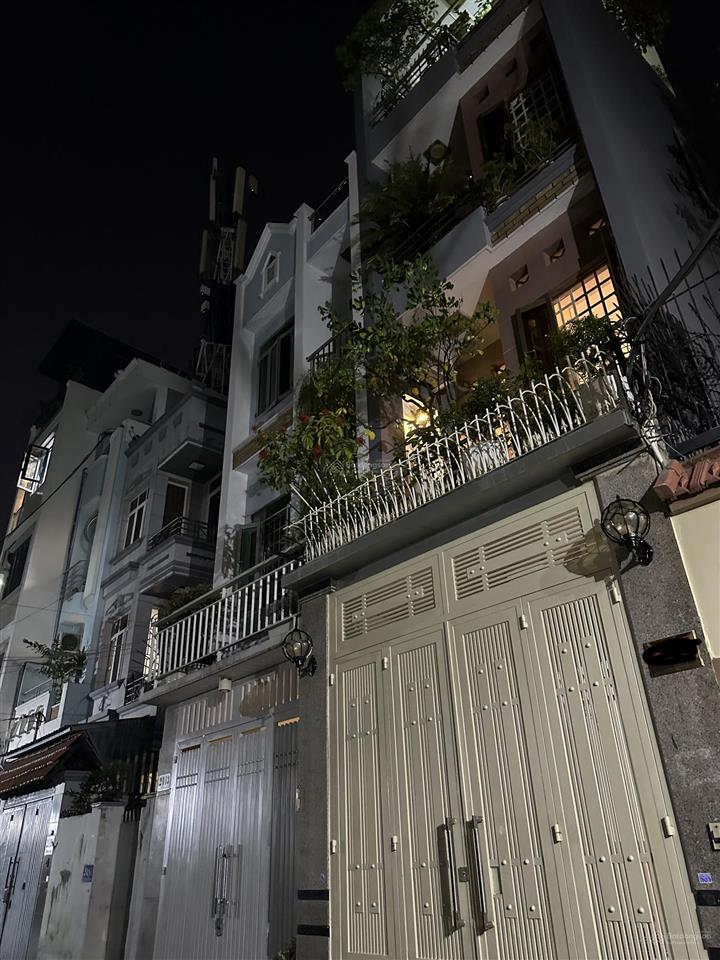 Bán nr giáp quận 10  cách mạng tháng 8 (cv lê thị riêng) dt80m2 n4.5m shr a4  10.x tỷ tl