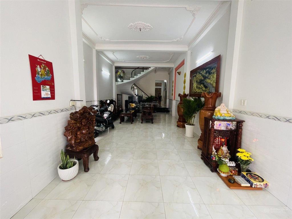 Bán nhà mặt tiền nhánh thoại ngọc hầu 4 tầng, 5x27m 135m2. giá 13.5 tỷ.