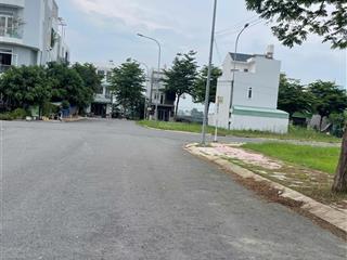 Bán nhà mới xây liền kề bình chánh, shr, thiết kế 1 trệt 1 lửng 2 lầu thích hợp kinh doanh mua bán