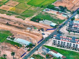 Bán đất ngay thị trấn hậu nghĩa cách vinhomes 400m xây dựng tự do. dt 162m2. giá 2 tỷ 928 tl