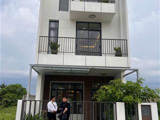Bán nhà ngay chợ bình chánh thiết kế 1 trệt 2 lầu shr. giá 4 tỷ 6 bao sang tên công chứng