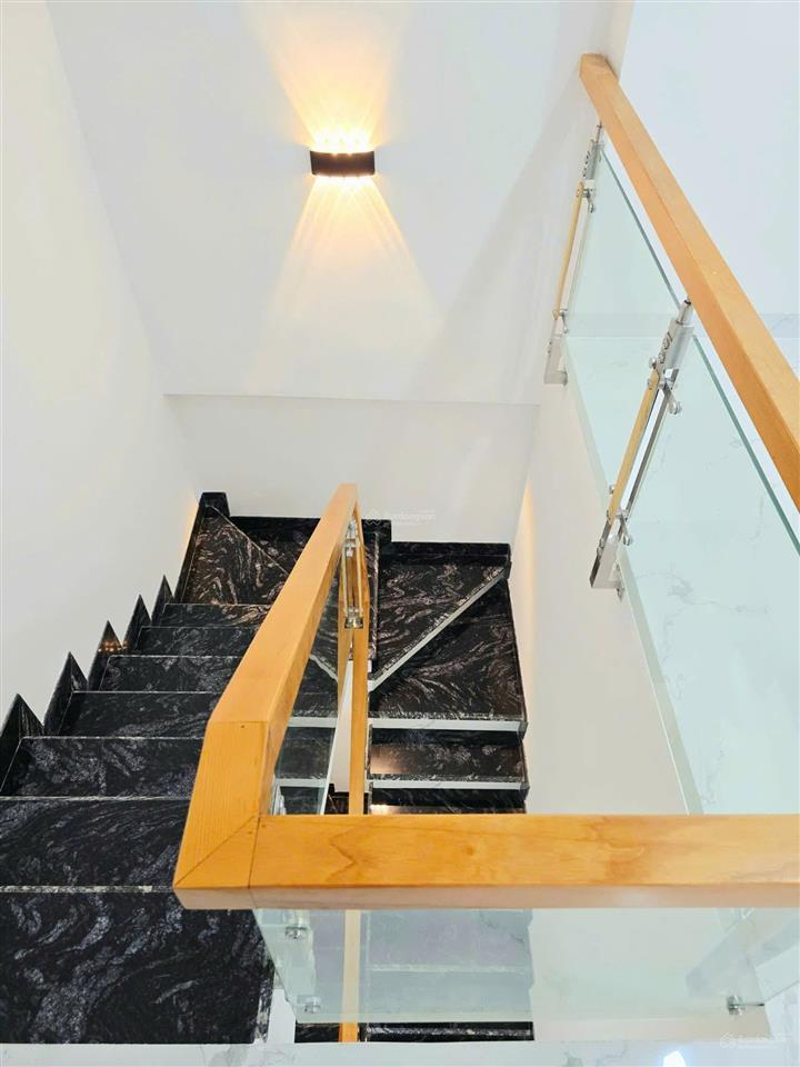 Nhà mới xây dựng,lã xuân oai, long bình, 6,1 tỷ, 50m2, đường 7m shr