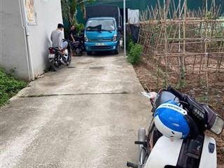 Cần bán nhà diện tích 80m2 nhà 2 tầng nội thất cơ bản. ô tô đỗ cổng. giá rẻ nhất khu