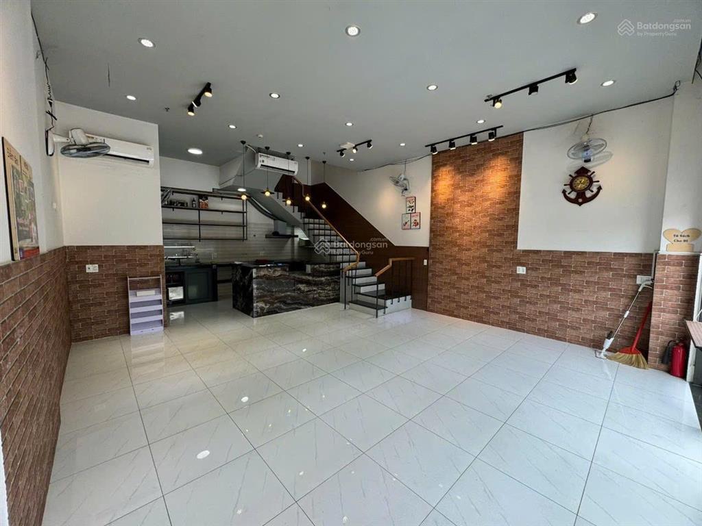 Bán căn shophouse 150m2  giá 10,5tỷ sắn hđ thuê 24tr/tháng