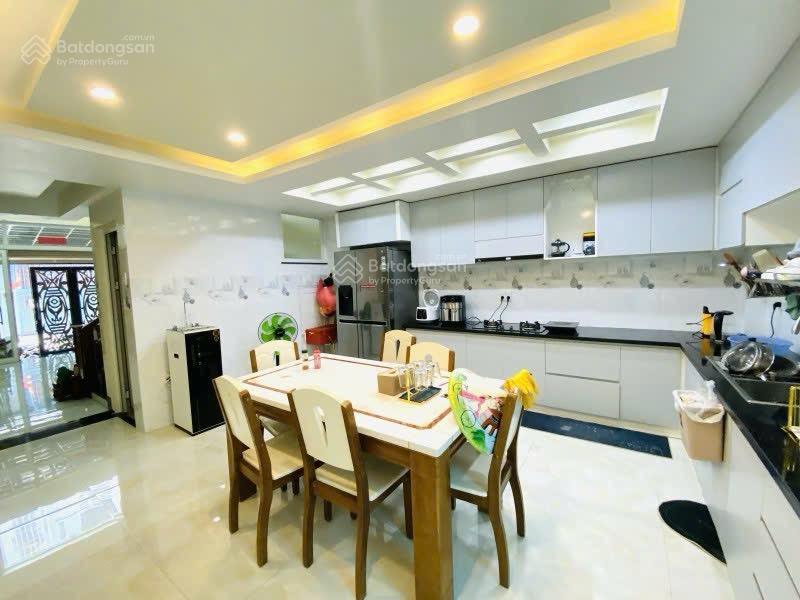 Nhà hxh hoàng quốc việt  phạm hữu lầu, nội thất sang trọng, tân mỹ, quận 7.