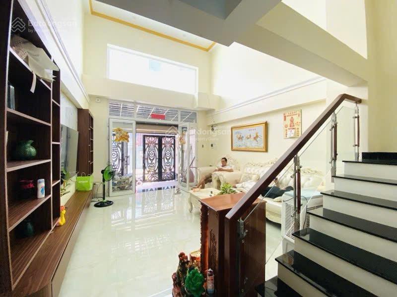 Nhà hxh hoàng quốc việt  phạm hữu lầu, nội thất sang trọng, tân mỹ, quận 7.