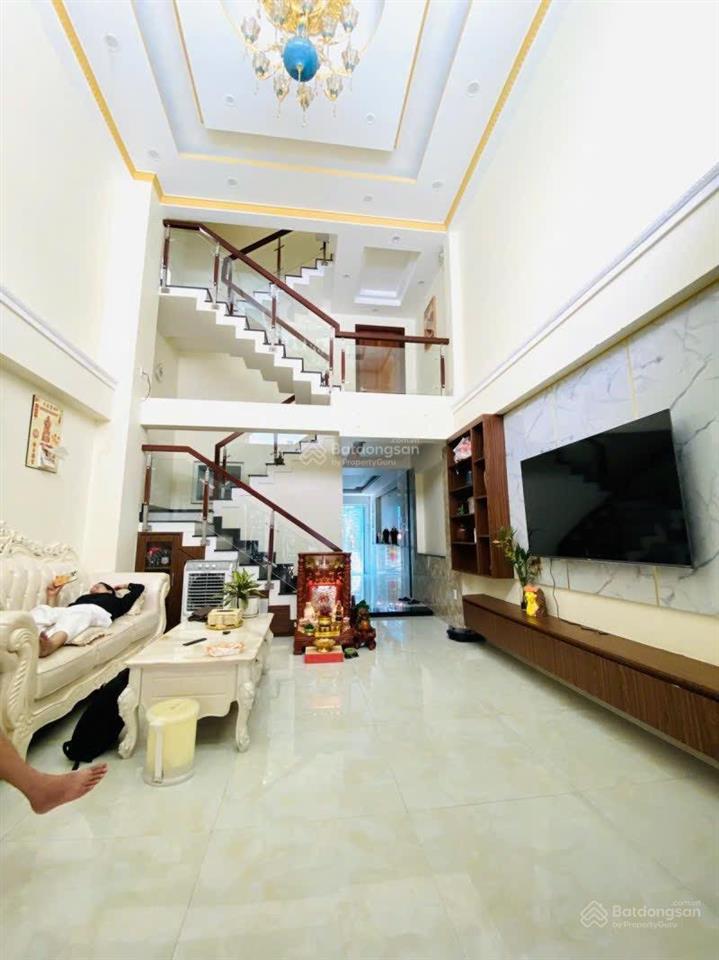 Nhà hxh hoàng quốc việt  phạm hữu lầu, nội thất sang trọng, tân mỹ, quận 7.