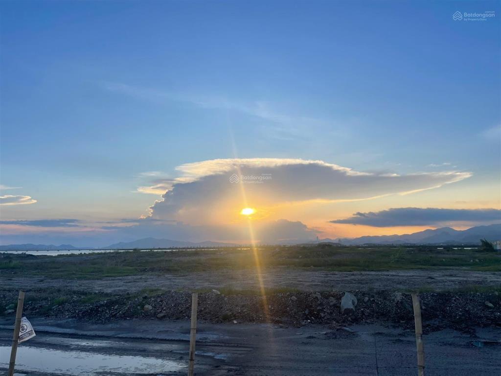 Cắt lỗ liền kề quay tiện ích, giá đất 17tr/m2,  0866 861 ***