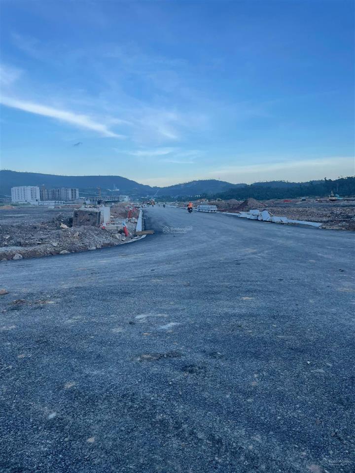 Cắt lỗ liền kề quay tiện ích, giá đất 17tr/m2,  0866 861 ***