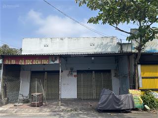 Bán nhà ngay chợ, đối diện công viên phần mềm quang trung