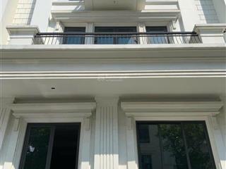 Chính chủ cần bán shophouse thấp tầng sunshine city 200m2 3,5 tầng, có hầm. giá có thương lượng