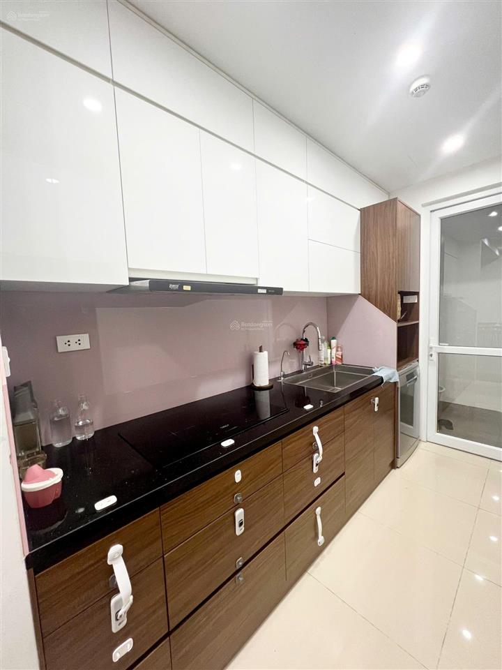Chủ nhà bán gấp căn góc 71,2m2, 2 ngủ 2vs, nội thất đẹp, view đẹp, yên tĩnh, có slot, sổ đỏ