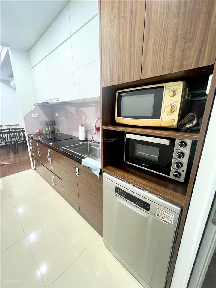 Chủ nhà bán gấp căn góc 71,2m2, 2 ngủ 2vs, nội thất đẹp, view đẹp, yên tĩnh, có slot, sổ đỏ