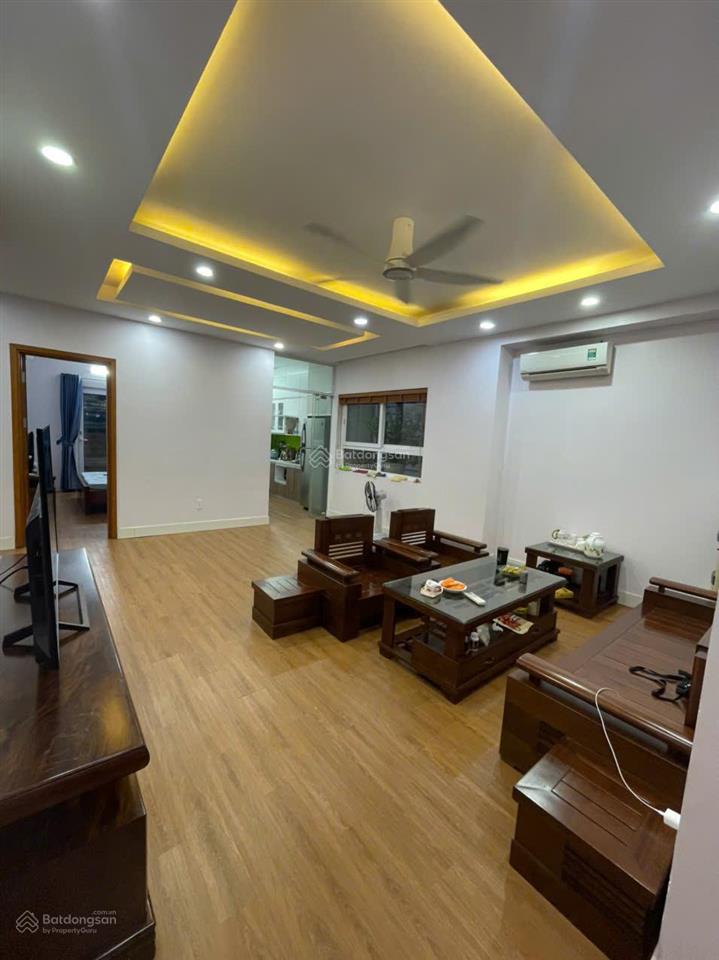 Chính chủ bán 3 ngủ tầng trung ban công nam, full nội thất, sẵn sổ, slot ô tô hầm, giá thương lượng