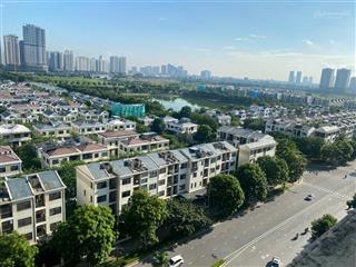 Hiếm căn góc 2 ngủ tòa ct, full nội thất, sẵn sổ, tầng trung view trọn hồ starlake