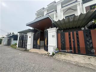 Bán nhà phố 1 trệt 2 lầu  gần trường thcs tân phong  kdc tân phong