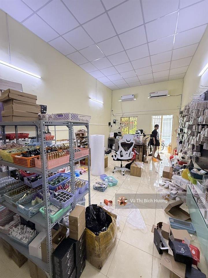 Đối diện khu cư xá tự do, hẻm 1014 cách mạng tháng 8, gần quận 10, dt 65 m2 4*16, chỉ 6 tỷ 090