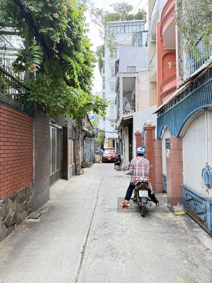 Đối diện khu cư xá tự do, hẻm 1014 cách mạng tháng 8, gần quận 10, dt 65 m2 4*16, chỉ 6 tỷ 090