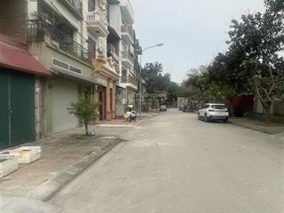 Cho thuê nhà nguyên căn  khu phân lô thượng thanh, long biên  5 tầng, thang máy