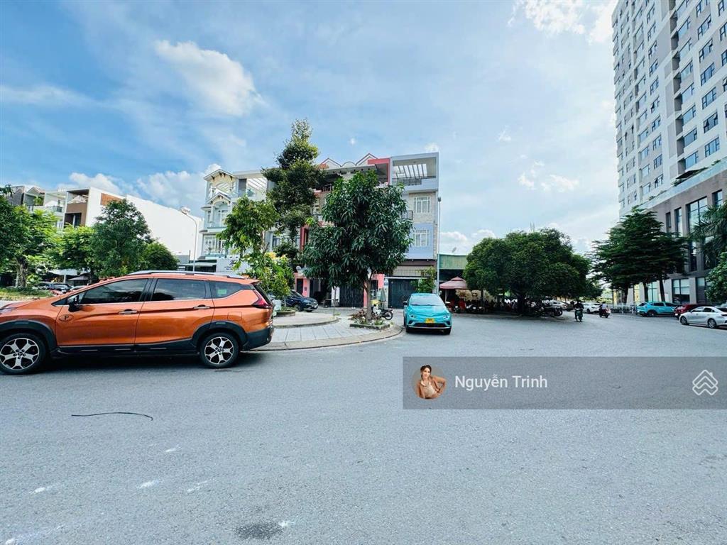 Đất mặt tiền view công viên, xd 1 hầm 3lầu kdc areco. đường rộng 10m. dt 120m2 (5x20) vuông vức