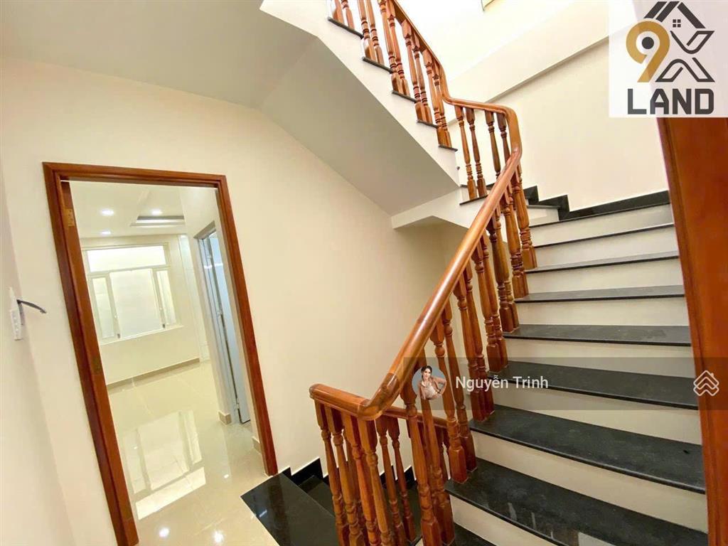 Nhà 3 tầng mới hxh 7m,hoàng diệu 2  khu dân cư vip đồng bộvỉa hè rộng, có 4pn. ôtô đậu trước nhà