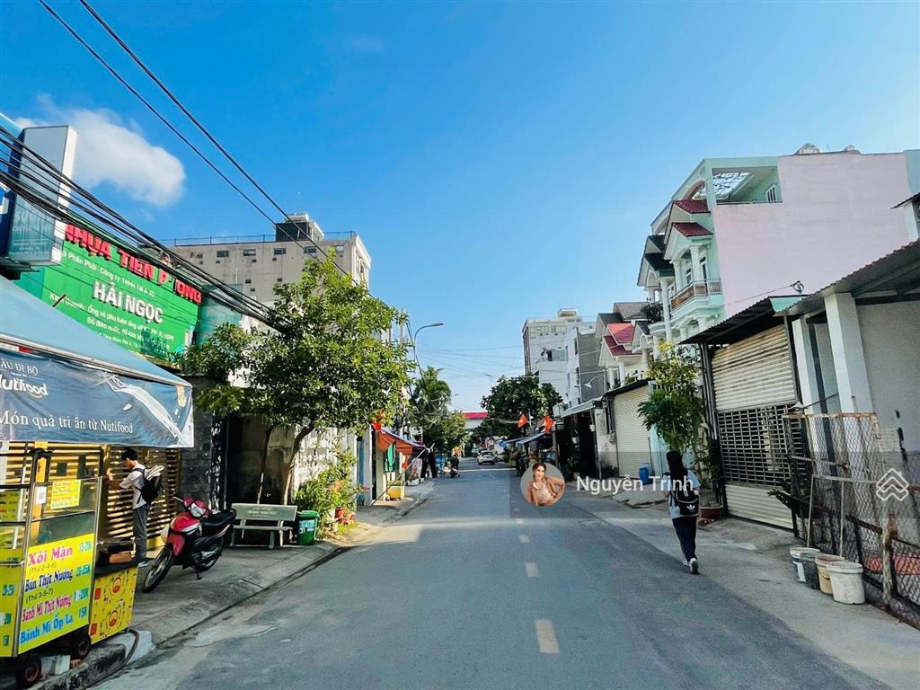 Bán gấp nhà mặt tiền kinh doanh ngay cổng trường đại học, dt 76m2 dòng tiền sẵn, chỉ hơn 8tỷ