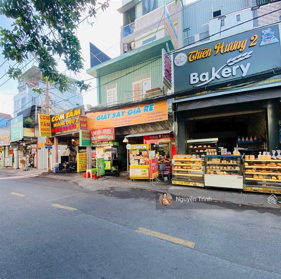 Bán gấp nhà mặt tiền kinh doanh ngay cổng trường đại học, dt 76m2 dòng tiền sẵn, chỉ hơn 8tỷ