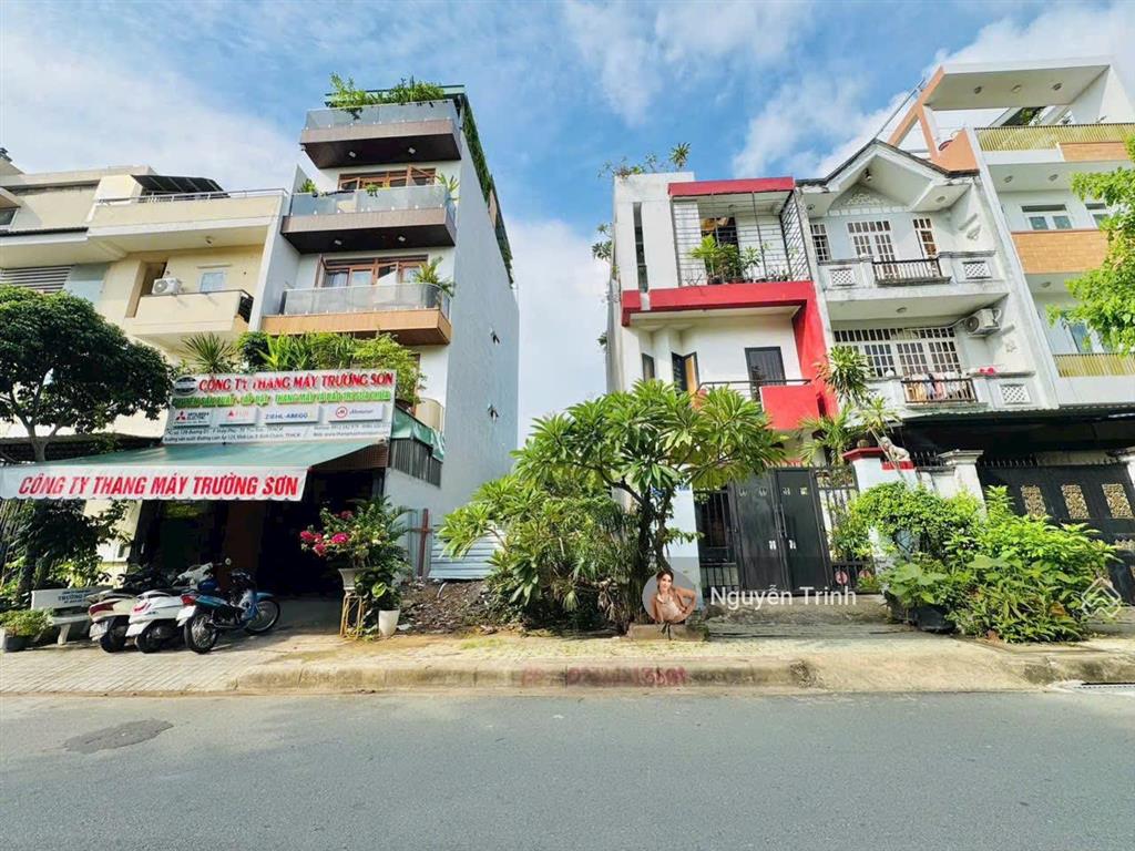 Đất mặt tiền kinh doanh khu cao tầng gần man thiện,đường rộng 10m,dt 90m2 ngang 5m đẹp,full thổ