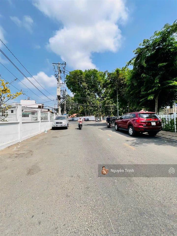 Bán lô đất góc 2 mặt tiền ngay ga metro chỉ 79 triệu/m2,xây được 7 tầng, 317m2 ngang 12m,full thổ